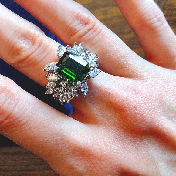Vintage Synthetic Emerald & Cubic Zirconia 925 Silver Ring - Picture 3 of 12